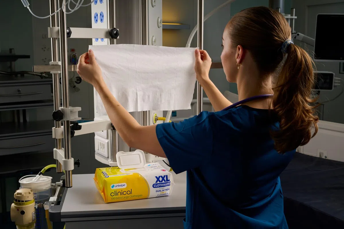 Uniwipe Clinical - Pack de 100 toallitas grandes