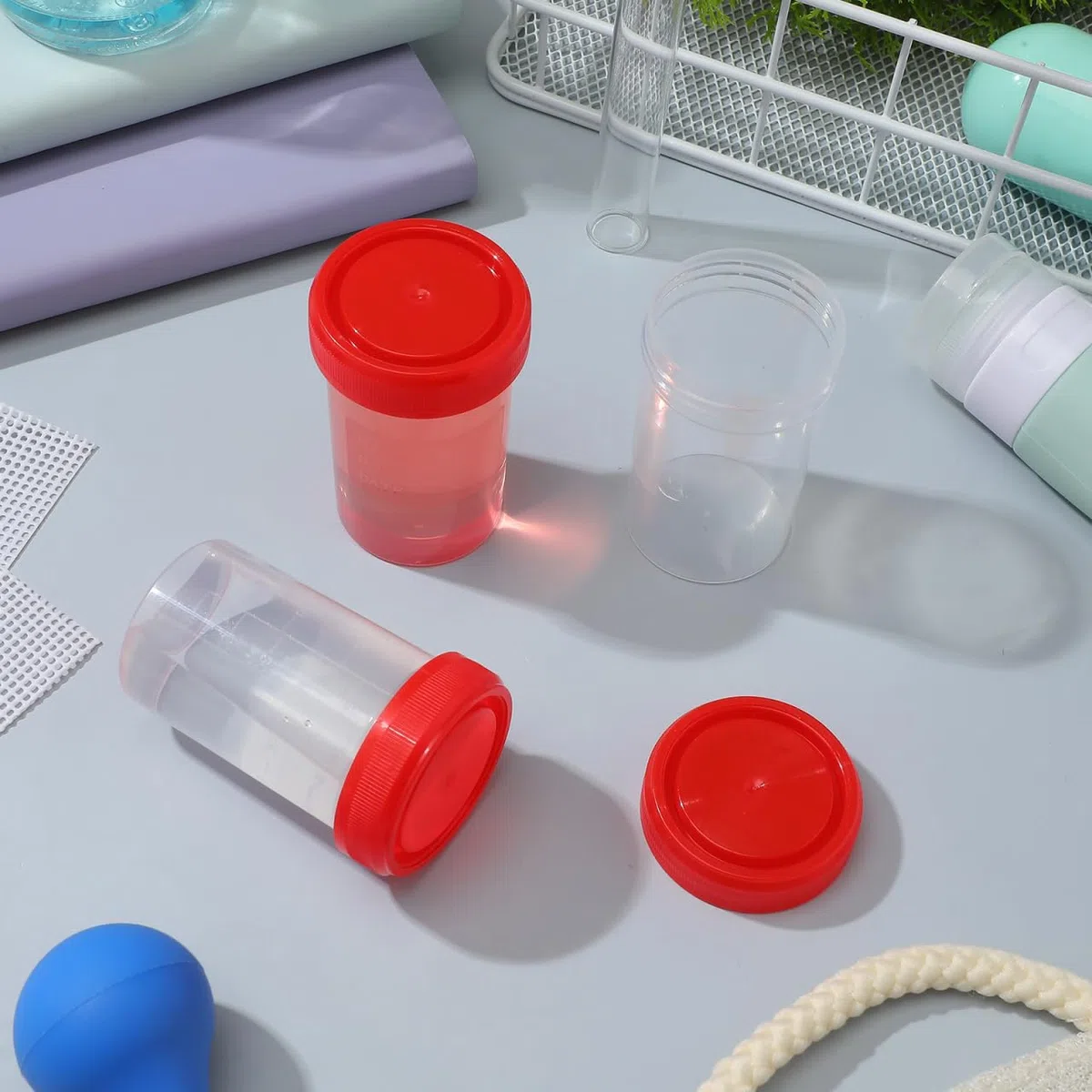 iplusmile 15 tazas de recolección de orina con tapa recipientes para muestras con escala de mililitros copas para muestras de orina para consultorios médicos hospitalarios y laboratorios