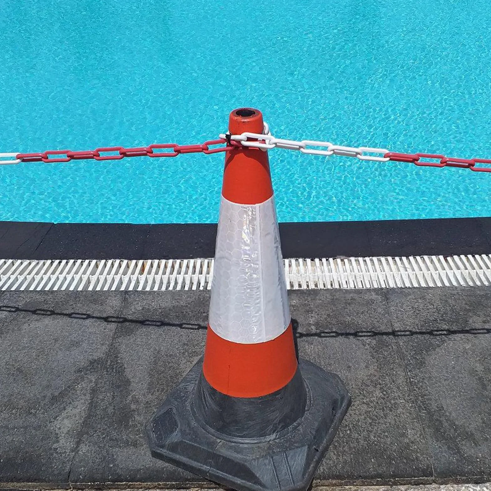 Cadena de plástico de 15 m x 6 mm, color rojo y blanco, de plástico, para seguridad de advertencia, aparcamiento, construcción