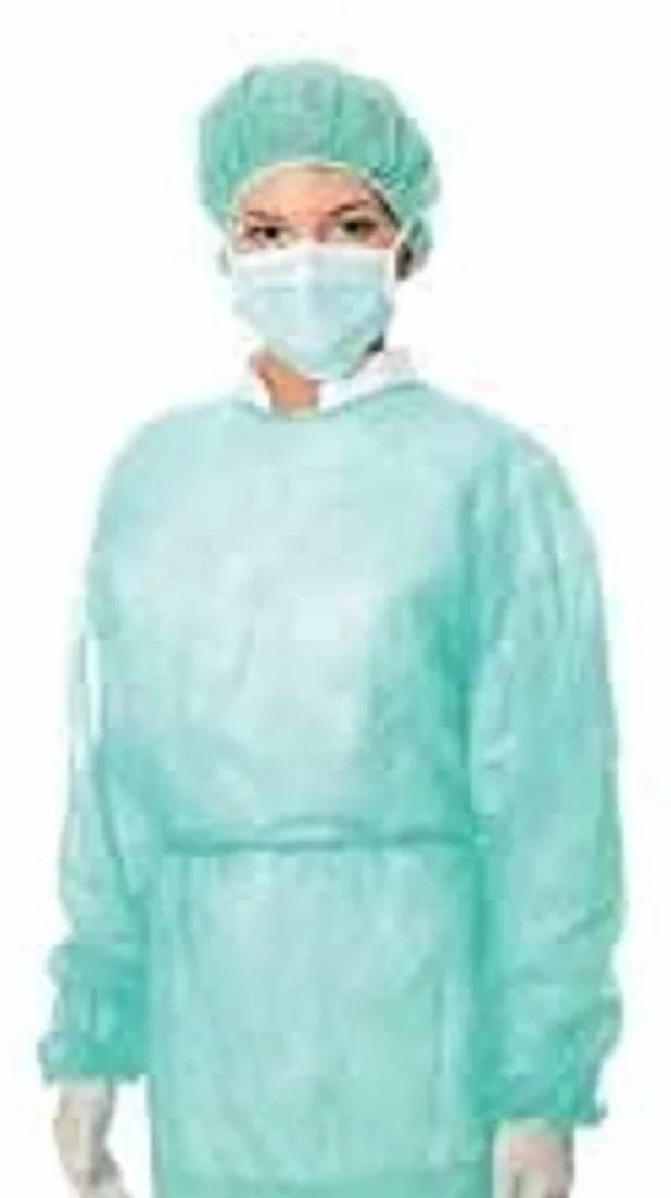 Cura Farma Bata desechable de TNT con puños – Paquete de 10/100 unidades – Bata de visitante no estéril – Blanco – Hipoalergénico – Original Cura Farma (batas desechables de TNT 10 unidades) – 0,3 ml