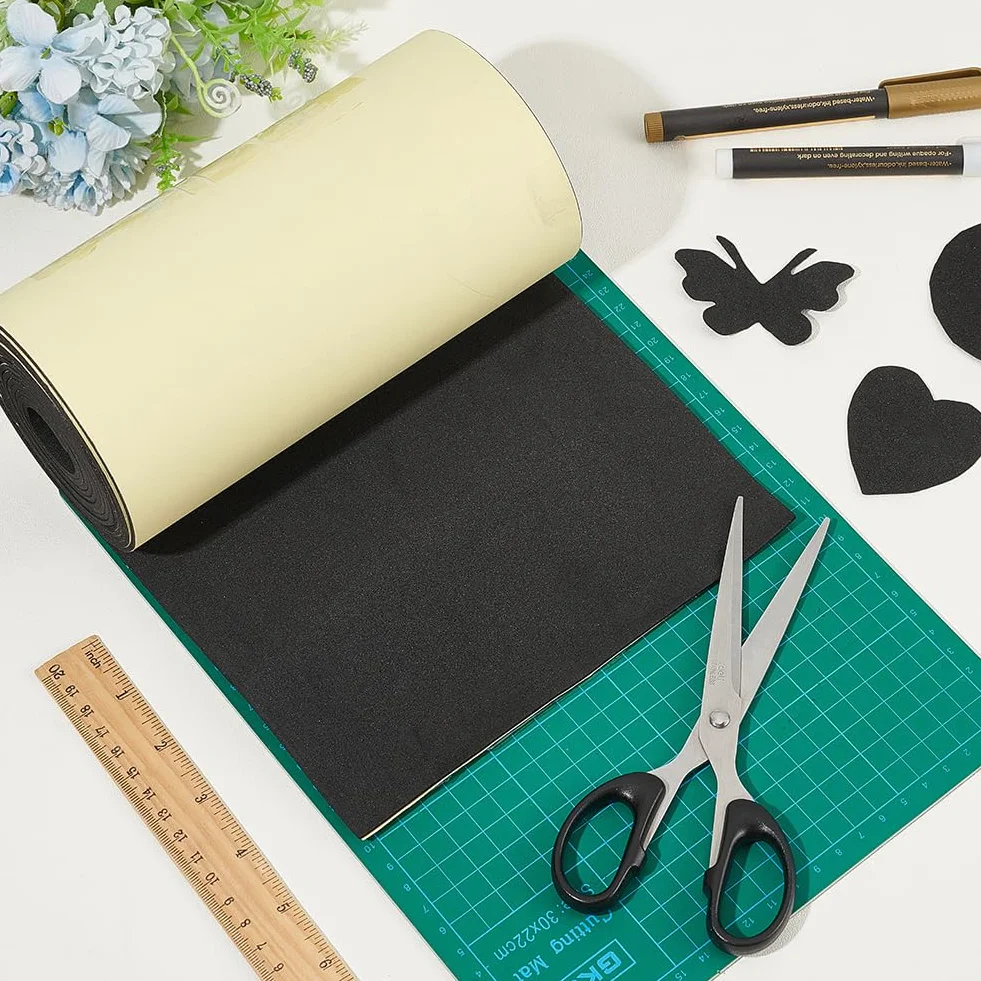 BENECREAT Rollo de Espuma EVA Autoadhesivo Negro de 3mx20cm, Hoja de Gomaespuma Impermeable de 2mm de Espesor para Protección de Muebles, Relleno de Huecos, Proyecto de Disfraces Y Manualidades.