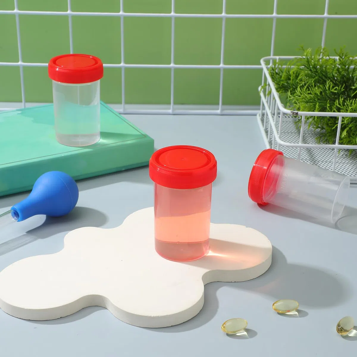 iplusmile 15 tazas de recolección de orina con tapa recipientes para muestras con escala de mililitros copas para muestras de orina para consultorios médicos hospitalarios y laboratorios